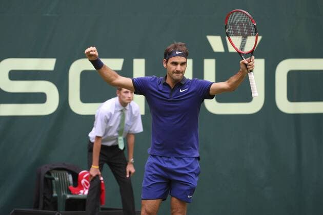 Tennis Gerry Weber Open 2016 am 15.06.2016 im Gerry Weber Stadion in Halle Westf. Roger Federer (SUI) vs. Jan-Lennard Struff (GER) Roger Federer (SUI) jubelt nach dem Sieg. Foto: osnapix bk