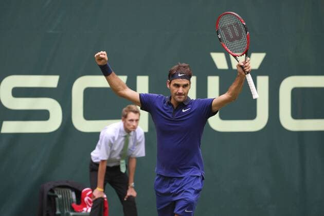 Tennis Gerry Weber Open 2016 am 15.06.2016 im Gerry Weber Stadion in Halle Westf. Roger Federer (SUI) vs. Jan-Lennard Struff (GER) Roger Federer (SUI) jubelt nach dem Sieg. Foto: osnapix bk