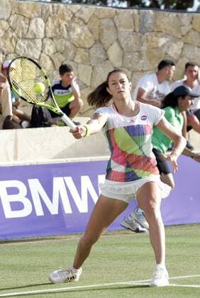 Colombian Mariana Duque-Marino returns the ball to German Sabine Lisicki during their round of 16th match played at the Mallorca Open 2016 played at Santa Ponsa court in Majorca, Balearic Islands, Spain on 15 June 2016. Sabine Lisicki vs Mariana Duque-Marino !ACHTUNG: NUR REDAKTIONELLE NUTZUNG!  20160615-636016193680399265