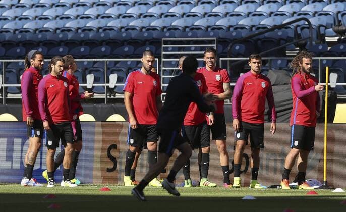 United States players participate in a training session at Century Link stadium in Seattle, United States, 15 June 2015. US will face Ecuador at Copa America Centenario s quarter-final match at the Century Field stadium tomorrow. EFE David Fernandez USA TRAINING SESSION IN SEATTLE !ACHTUNG: NUR REDAKTIONELLE NUTZUNG!  SEA019 20160616-636016427833258317