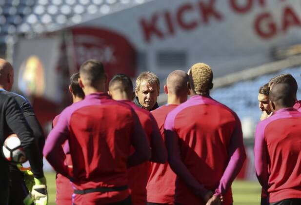 United States coach German Jurgen Klinsmann participates in a training session at Century Link stadium in Seattle, United States, 15 June 2015. US will face Ecuador at Copa America Centenario s quarter-final match at the Century Field stadium tomorrow. EFE David Fernandez USA TRAINING SESSION IN SEATTLE !ACHTUNG: NUR REDAKTIONELLE NUTZUNG!  SEA020 20160616-636016427842461963