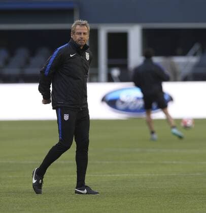 United States coach German Jurgen Klinsmann participates in a training session at Century Link stadium in Seattle, United States, 15 June 2015. US will face Ecuador at Copa America Centenario s quarter-final match at the Century Field stadium tomorrow. EFE David Fernandez USA TRAINING SESSION IN SEATTLE !ACHTUNG: NUR REDAKTIONELLE NUTZUNG!  SEA022 20160616-636016429871195881