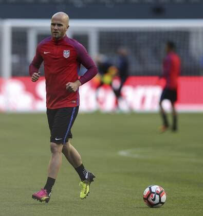United States player Michael Bradley participates in a training session at Century Link stadium in Seattle, United States, 15 June 2015. US will face Ecuador at Copa America Centenario s quarter-final match at the Century Field stadium tomorrow. EFE David Fernandez USA TRAINING SESSION IN SEATTLE !ACHTUNG: NUR REDAKTIONELLE NUTZUNG!  SEA024 20160616-636016429910819373