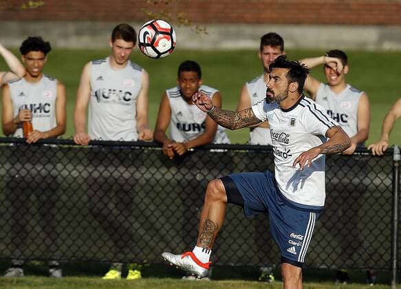 Argentina player Ezequiel Lavezzi participates in a training session for Copa America Centenario at Harvard University in Cambridge, Massachusetts, United States, 15 June 2016. EFE Mauricio Duenas Castaneda ARGENTINA TRAINING SESSION !ACHTUNG: NUR REDAKTIONELLE NUTZUNG!  CAM004 20160616-636016431303725515