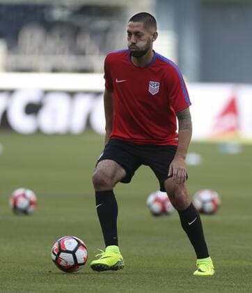 United States player Clint Dempsey participates in a training session at Century Link stadium in Seattle, United States, 15 June 2015. US will face Ecuador at Copa America Centenario s quarter-final match at the Century Field stadium tomorrow. EFE David Fernandez USA TRAINING SESSION IN SEATTLE !ACHTUNG: NUR REDAKTIONELLE NUTZUNG!  SEA024 20160616-636016439354394162
