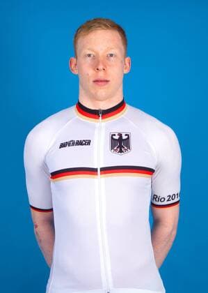 Olympia 2016 - Radsport: Joachim Eilers bei einem Fototermin in Cottbus am 10.06.2016 Bahnradsport Bahnradsportler Radfahren Radfahrer Olympische Spiele Olympiade Rio de Janeiro Olympia 2016 Studio Studioaufnahme Einzelbild Einzelfigur Halbkoerper Hochformat Kamerablick Cottbus Copyright: Eibner-Pressefoto EP_pub