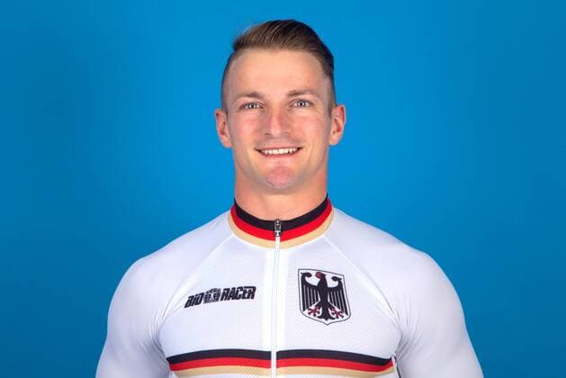 Olympia 2016 - Radsport: RenÃˆ Enders bei einem Fototermin in Cottbus am 10.06.2016 Bahnradsport Bahnradsportler Radfahren Radfahrer Olympische Spiele Olympiade Rio de Janeiro Olympia 2016 Studio Studioaufnahme Einzelbild Einzelfigur Portrait Portraet Querformat Kamerablick Rene lachen laecheln Cottbus Copyright: Eibner-Pressefoto EP_pub