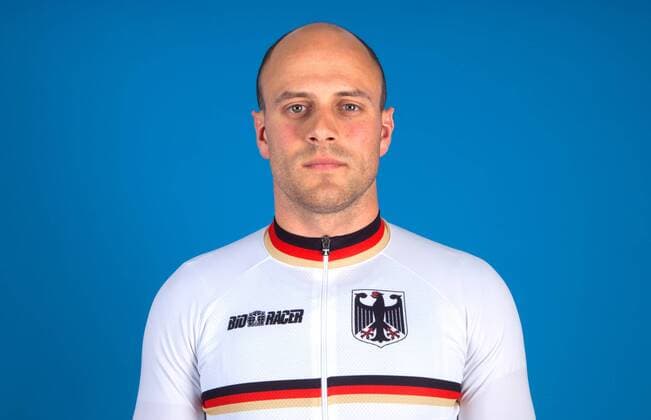 Olympia 2016 - Radsport: Maximilian Levy bei einem Fototermin in Cottbus am 10.06.2016 Bahnradsport Bahnradsportler Radfahren Radfahrer Olympische Spiele Olympiade Rio de Janeiro Olympia 2016 Studio Studioaufnahme Einzelbild Einzelfigur Portrait Portraet Querformat Kamerablick Cottbus Copyright: Eibner-Pressefoto EP_pub
