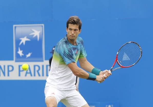 16.06.2016. Queens Club, London, England. Aegon Queens Tennis Championships Day Four. Aljaz Bedene (GBR) hits a backhand in his 2nd round match against fellow Brit, number 1 seed, Andy Murray. xAlanxMartinx  ActionPlus11749942
