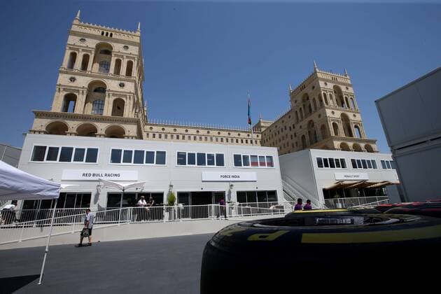 Paddock xHOCHxZWEIx