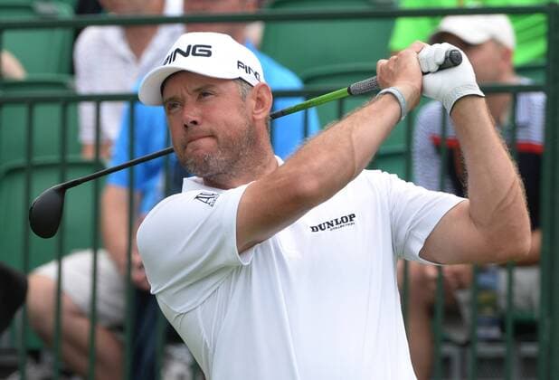 Golf, US Open England s Lee Westwood tees off on the par-3 16th hole during the first round of the U.S. Open golf championship at Oakmont Country Club near Pittsburgh, Pennsylvania on Thursday, June 16, 2016. Westwood teed off on the back nine and was two under after six holes before rain stopped play.  OAK20160616101 PATxBENIC
