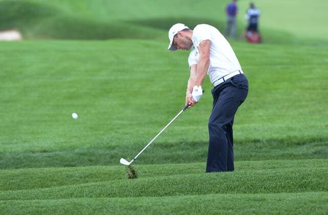 Golf, US Open England s Luke Donald hits out of the rough on the 15th hole during the first round of the U.S. Open golf championship at Oakmont Country Club near Pittsburgh, Pennsylvania on Thursday, June 16, 2016. Donald teed off on the back nine and was one under par after six holes before rain stopped play.  OAK20160616105 PATxBENIC