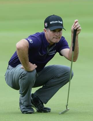 Golf, US Open Kevin Streelman lines up his putt on the 15th green during the first round of the U.S. Open golf championship at Oakmont Country Club near Pittsburgh, Pennsylvania on Thursday, June 16, 2016. Streelman teed off on the back nine and was two under par after eight holes before rain stopped play.  OAK20160616108 PATxBENIC