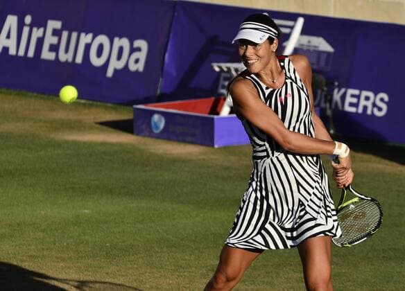 Serbian Ana Ivanovic returns the ball to Spanish Sara Sorribes Tormo during the round of 16th match played at the Mallorca Open 2016 played at Santa Ponsa court in Majorca, Balearic Islands, Spain on 16 June 2016. Sara Sorribes Tormo vs Ana Ivanovic !ACHTUNG: NUR REDAKTIONELLE NUTZUNG!  20160616-636017066796679694