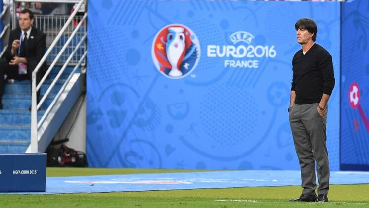 Bilder des Tages - SPORT EURO 2016, Deutschland - Polen Fussball, Herren, Saison 2015 16, EM 2016 in Frankreich, Gruppe C (2. Spieltag) in Saint-Denis, Deutschland - Polen, Bundestrainer Joachim Löw (Deutschland), 16.06.2016,