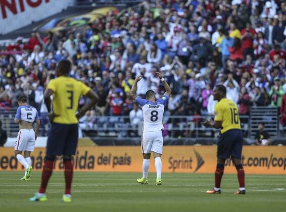 US Clint Dempsey (8) celebrates his 1-0 goal before Ecuador during their Copa America Centenario soccer match at CenturyLink Field in Seattle, Washington, United States, 16 June, 2016. USA VS ECUADOR !ACHTUNG: NUR REDAKTIONELLE NUTZUNG!  CEN026 20160617-636017342226839841