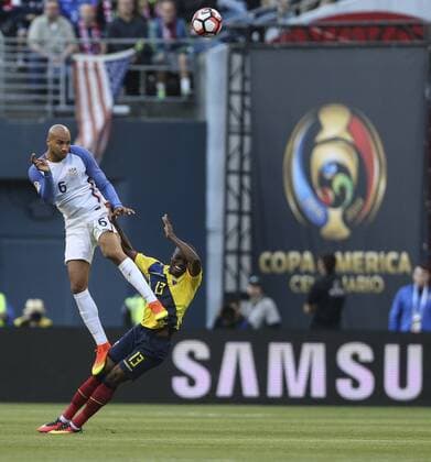 US John Brooks (L) fights for the ball with EcuadorEnner Valencia during their Copa America Centenario soccer match at CenturyLink Field in Seattle, Washington, United States, 16 June, 2016. USA VS ECUADOR !ACHTUNG: NUR REDAKTIONELLE NUTZUNG!  CEN035 20160617-636017355665771841