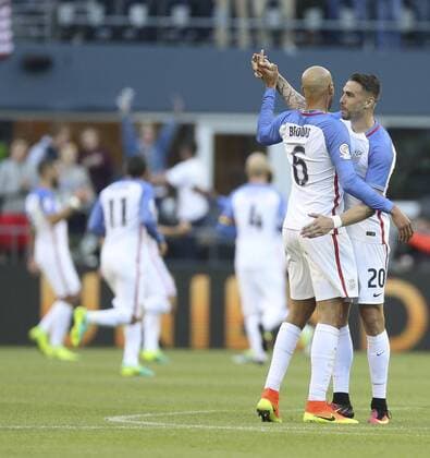 Geoff Cameron (R) and John Brooks of US celebrate a goal before Ecuador during the Copa America Centenario soccer match between USA and Ecuador at CenturyLink Field in Seattle, Washington, United States, 16 June, 2016. USA VS ECUADOR !ACHTUNG: NUR REDAKTIONELLE NUTZUNG!  CEN063 20160617-636017383220034762