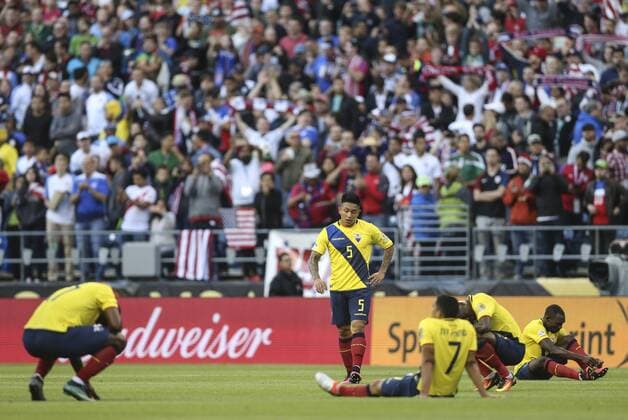 Ecuador players react after US victory at the end of the Copa America Centenario soccer match between USA and Ecuador at CenturyLink Field in Seattle, Washington, United States, 16 June, 2016. USA VS ECUADOR !ACHTUNG: NUR REDAKTIONELLE NUTZUNG!  CEN072 20160617-636017393037270762
