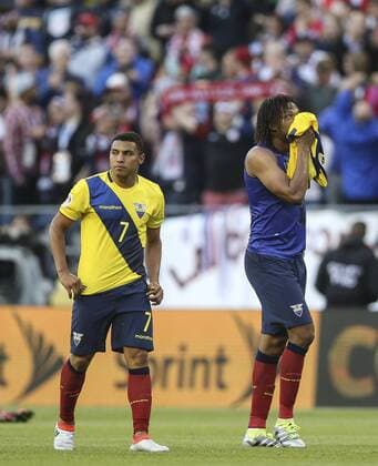 Ecuador player Jefferson Montero (L) reacts after US victory at the end of the Copa America Centenario soccer match between USA and Ecuador at CenturyLink Field in Seattle, Washington, United States, 16 June, 2016. USA VS ECUADOR !ACHTUNG: NUR REDAKTIONELLE NUTZUNG!  CEN075 20160617-636017394401646762