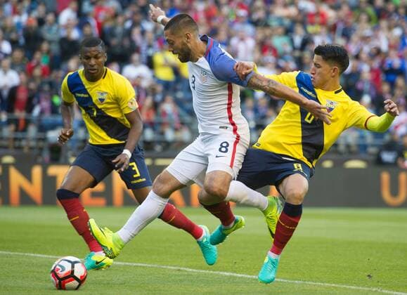 (160617) -- SEATTLE, June 17, 2016 -- Clint Dempsey (C) of the United States vies with Fernando Gaibor of Ecuador during a quarterfinal of the 2016 Copa America soccer tournament at the Century Link Field in Seattle, the United States, June 16, 2016. The United States won 2-1. Yang Lei) (wll) (SP)US-SEATTLE-SOCCER-COPA AMERICA-QUARTERFINAL-USA VS ECU YangxLeixC 