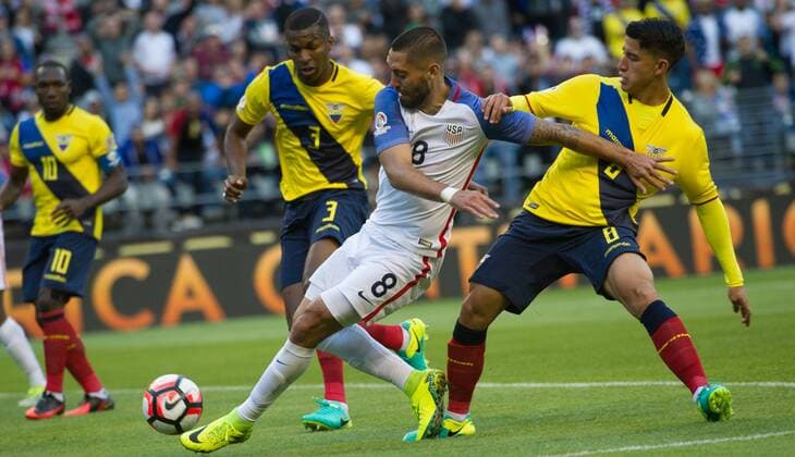 (160617) -- SEATTLE, June 16, 2016 -- Clint Dempsey (2nd R) of the United States vies with Fernando Gaibor (1st R) of Ecuador during their quarterfinal of 2016 Copa America soccer tournament at Century Link Field in Seattle, the United States on June 16, 2016. The United States won 2-1. Yang Lei)(wll) (SP)US-SEATTLE-SOCCER-COPA AMERICA-QUARTERFINAL-USA VS ECU YangxLeixC 