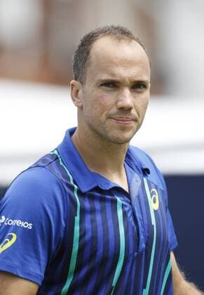 17.06.2016. Queens Club, London, England. Aegon Queens Tennis Championships Day Five. Bruno Soares (BRA) playing with his partner Jamie Murray (GBR) in their doubles match against Chris Guccione (AUS) and Andre Sa (BRA). xAlanxMartinx  ActionPlus11750569