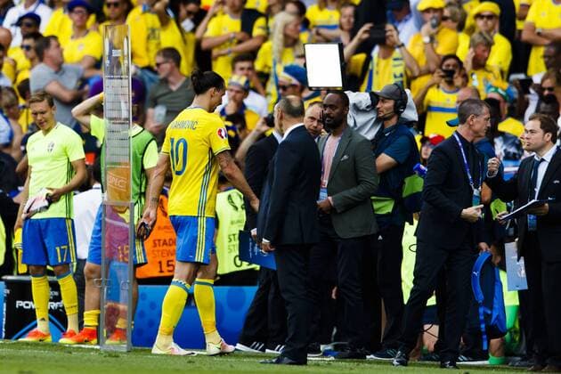 EURO 2016, Italien - Schweden June 17 2016, Euro 2016 Italy- Sweden (10) Zlatan Ibrahimovic, (SWE) leaves the stadium dejected after the loss. Editorial Use Only. EM EURO Länderspiel Nationalmannschaft ITA vs SWE , 20160617 (10) Zlatan Ibrahimovic, (SWE) © DanielxMalmberg IBL All Over Press IBL 