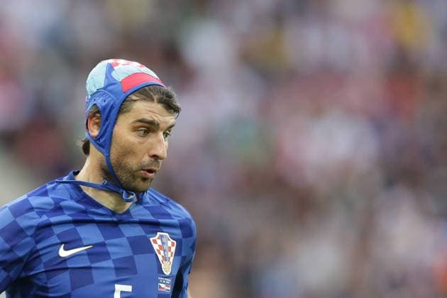 Themen der Woche - Sport Bilder des Tages - SPORT EURO 2016, Tschechien und Kroatien trennen sich unentschieden Fussball EURO 2016, EURO2016 17.06.2016, Fussball EURO 2016, EURO2016, Frankreich, France, St. Etienne, Saint-Etienne, Game 20, Match 20, Spiel 20, Stade Geoffroy Guichard, Group D, 2. Spieltag, MD2, Tschechien - Kroatien, CZE - CRO v.l. Vedran Corluka (Kroatien 5) Portrait mit Haube, Schutzhaube auf dem Kopf