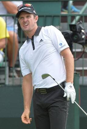 Justin Rose of England watches his 16th tee shot during the U.S. Open at Oakmont Country Club in Oakmont, Pennsylvania on June 17, 2016.  OAK20160617316 KEVINxDIETSCH