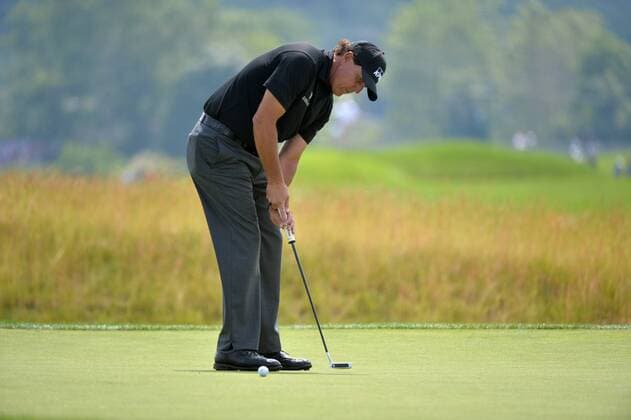 Phil Mickelson putts on the 14th green during the U.S. Open at Oakmont Country Club in Oakmont, Pennsylvania on June 17, 2016.  OAK20160617322 KEVINxDIETSCH