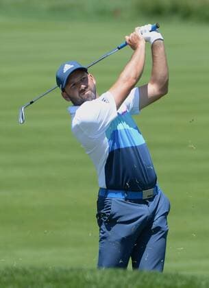 Spain s Sergio Garcia hits his second shot on the 18th hole of his first round during the Friday round of the U.S. Open golf championship at Oakmont Country Club near Pittsburgh, Pennsylvania on June 17, 2016. Garcia finished at two under par, two back after the first round, which was delayed because of rain yesterday. Garcia will play his second round later in the day.  OAK20160617124 PATxBENIC
