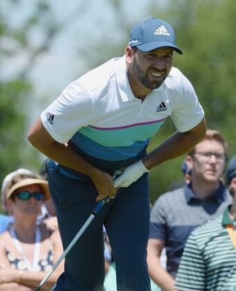 Spain s Sergio Garcia looks at his tee shot on the 18th hole of his first round during the Friday round of the U.S. Open golf championship at Oakmont Country Club near Pittsburgh, Pennsylvania on June 17, 2016. Garcia finished at two under par, two back after the first round, which was delayed because of rain yesterday. Garcia will play his second round later in the day.  OAK20160617127 PATxBENIC