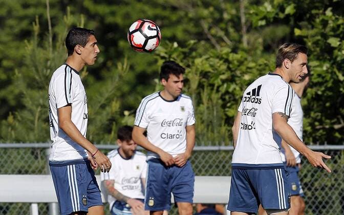 Copa America, Training Nationalteam Argentinien Argentina players Angel Di Maria (L) and Lucas Biglia (R) participate in a training session at Gillete stadium in Foxborough, United States, 17 June 2016, on the quarter-final stage of the Copa America Centenario 2016. EFE Mauricio Duenas Castaneda ARGENTINA S TRINING SESSOIN IN FOXBOROUGH !ACHTUNG: NUR REDAKTIONELLE NUTZUNG!  FOX014 20160618-636018088352007033