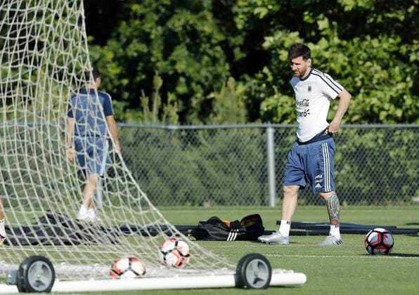 Copa America, Training Nationalteam Argentinien Argentina player Lionel Messi participates in a training session at Gillete stadium in Foxborough, United States, 17 June 2016, on the quarter-final stage of the Copa America Centenario 2016. EFE Mauricio Duenas Castaneda ARGENTINA S TRINING SESSOIN IN FOXBOROUGH !ACHTUNG: NUR REDAKTIONELLE NUTZUNG!  FOX018 20160618-636018104536056435