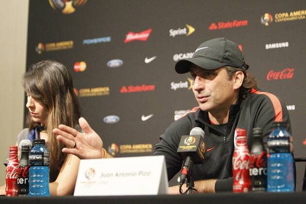 Chile head coach Juan Antonio Pizzi (R) speaks during a press conference PK Pressekonferenz at the frame of Copa America Centenario at Levi s Stadium in Santa Clara, USA,17 June2016. Chile Press Conference !ACHTUNG: NUR REDAKTIONELLE NUTZUNG!  STA01 20160618-636018236603474487
