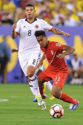June 17, 2016 - East Rutherford, New Jersey, U.S - Peru midfielder RENATO TAPIA (13) and Colombia midfielder EDWIN CARDONA (8) in action during the quarter final match of the Copa America Centenario USA 2016 at MetLife Stadium in East Rutherford New Jersey Colombia defeats Peru x to x Soccer 2016 - Colombia defeats Peru - ZUMAa301