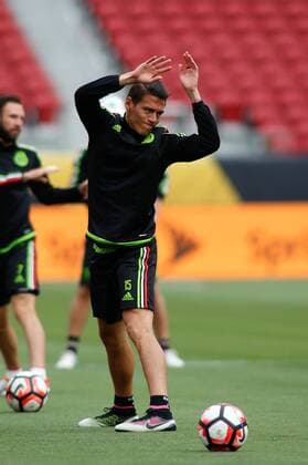 Mexico Hector Moreno from the Mexico national team Nationalteam for Copa America Centenario begin their warm-ups and practice drills at Levi s Stadium in Santa Clara, USA, 17 June 2016. Mexico National Team !ACHTUNG: NUR REDAKTIONELLE NUTZUNG!  c 20160618-636018294376185408