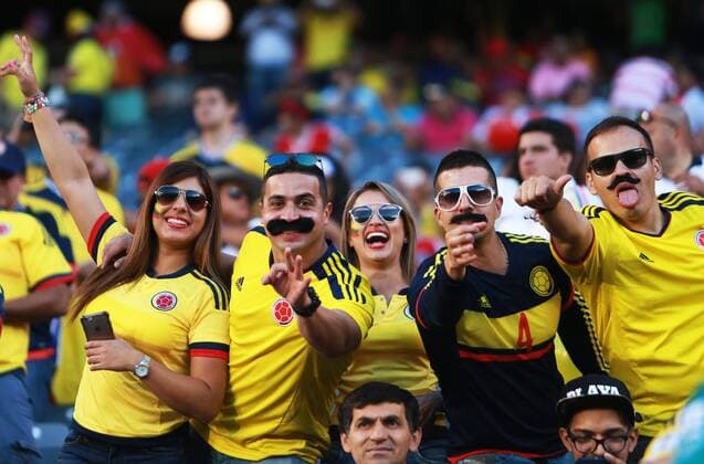 Supporters of Colombia cheer before the quarterfinal match between Colombia and Peru of 2016 Copa America soccer tournament at the Metlife Stadium in New Jersey, the United States, June 17, 2016.) (wll) (SP)US-NEW JERSEY-SOCCER-COPA AMERICA-QUARTERFINAL-PER VS COL QinxLang 
