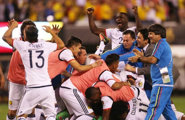 Players of Colombia celebrate after the quarterfinal match against Peru of 2016 Copa America soccer tournament at the Metlife Stadium in New Jersey, the United States, June 17, 2016. Colombia won in a penalty shootout with 4-2. ) (wll) (SP)US-NEW JERSEY-SOCCER-COPA AMERICA-QUARTERFINAL-PER VS COL QinxLang 