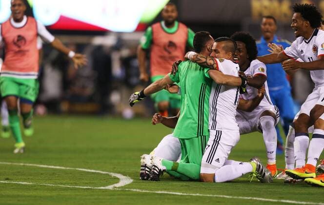 Players of Colombia celebrate after the quarterfinal match against Peru of 2016 Copa America soccer tournament at the Metlife Stadium in New Jersey, the United States, June 17, 2016. Colombia won in a penalty shootout with 4-2. ) (wll) (SP)US-NEW JERSEY-SOCCER-COPA AMERICA-QUARTERFINAL-PER VS COL QinxLang 