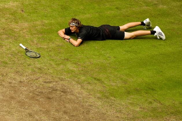 GER, ATP Tennis Herren Gerry Weber Open, Halbfinale 18.06.2016, ATP, Gerry Weber Stadion, Halle in Westfalen, GER, Gerry Weber Open, Halbfinale, im Bild Alexander Zverev am Boden Foto nordphotox xRauch