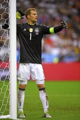 16.06.2016, Fussball EM-2016 Frankreich, Vorrunde, Gruppe C, Deutschland - Polen, im Stade de France in Paris. Torwart Manuel Neuer (Deutschland) gestikuliert. 