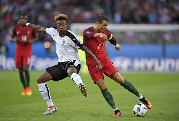 18.06.2016, Fussball EM-2016 Frankreich, Vorrunde, Portugal - Österreich, im Prinzenpark-Stadion Paris. v.li: David ALABA (AUT) gegen Cristiano RONALDO (Portugal). 