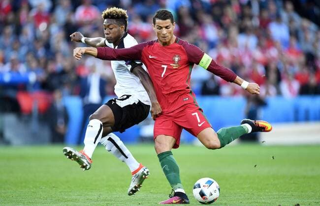 18.06.2016, Parc de Princes, Paris, FRA, UEFA EURO EM Europameisterschaft Fussball Frankreich, Portugal vs Oesterreich, Gruppe F, im Bild David Alaba (AUT) gegen Cristiano Ronaldo (POR) during Group F match between Portugal and Austria of the UEFA EURO 2016 France at the Parc de Princes in Paris, France on 2016 06 18. Paris  EP_groo  