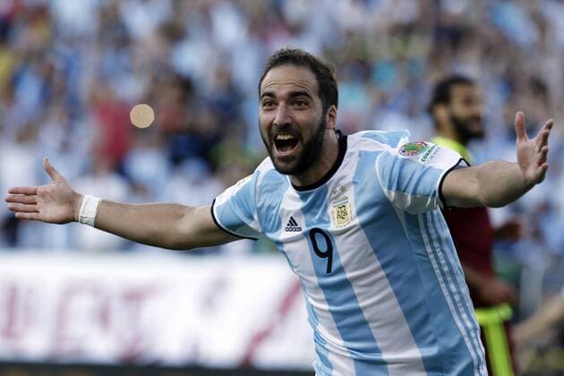 Argentina Gonzalo Higuain celebrates his goal against Venezuela in the Copa America quarterfinals at Gillette stadium in Foxborough, USA, 18 June 2016. Argentina Vs. Venezuela !ACHTUNG: NUR REDAKTIONELLE NUTZUNG!  FOX100 20160619-636018968278223819