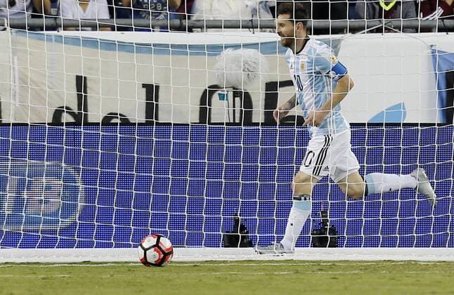 Argentina Lionel Messi celebrates his goal against Venezuela in the Copa America quarterfinals at Gillette stadium in Foxborough, USA, 18 June 2016. Argentina Vs. Venezuela !ACHTUNG: NUR REDAKTIONELLE NUTZUNG!  FOX100 20160619-636019018830097405