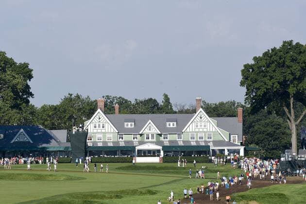 18 June 2016: The Oakmont Country Club clubhouse overlooking the 9th green during the second round of the US Open at Oakmont Country Club in Pittsburgh, Pa. GOLF: JUN 18 PGA Golf Herren - US Open - Second Round Icon4391606181151 EDITORIAL USE ONLY
