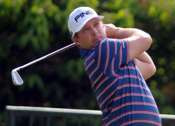 Daniel Summerhays hits his tee shot on the second hole during the third round at the U.S. Open golf championship at Oakmont Country Club near Pittsburgh, on June 18, 2016.  OAK20160618327 ARCHIExCARPENTER