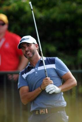 Scott Piercy hits his tee shot on the second hole of the third round at the U.S. Open golf championship at Oakmont Country Club near Pittsburgh, on June 18, 2016.  OAK201606183318 ARCHIExCARPENTER